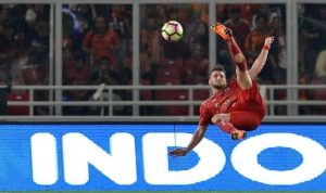 Pemain persija jakarta marko simic saat tendangan salto Pemain persija jakarta marko simic saat tendangan salto